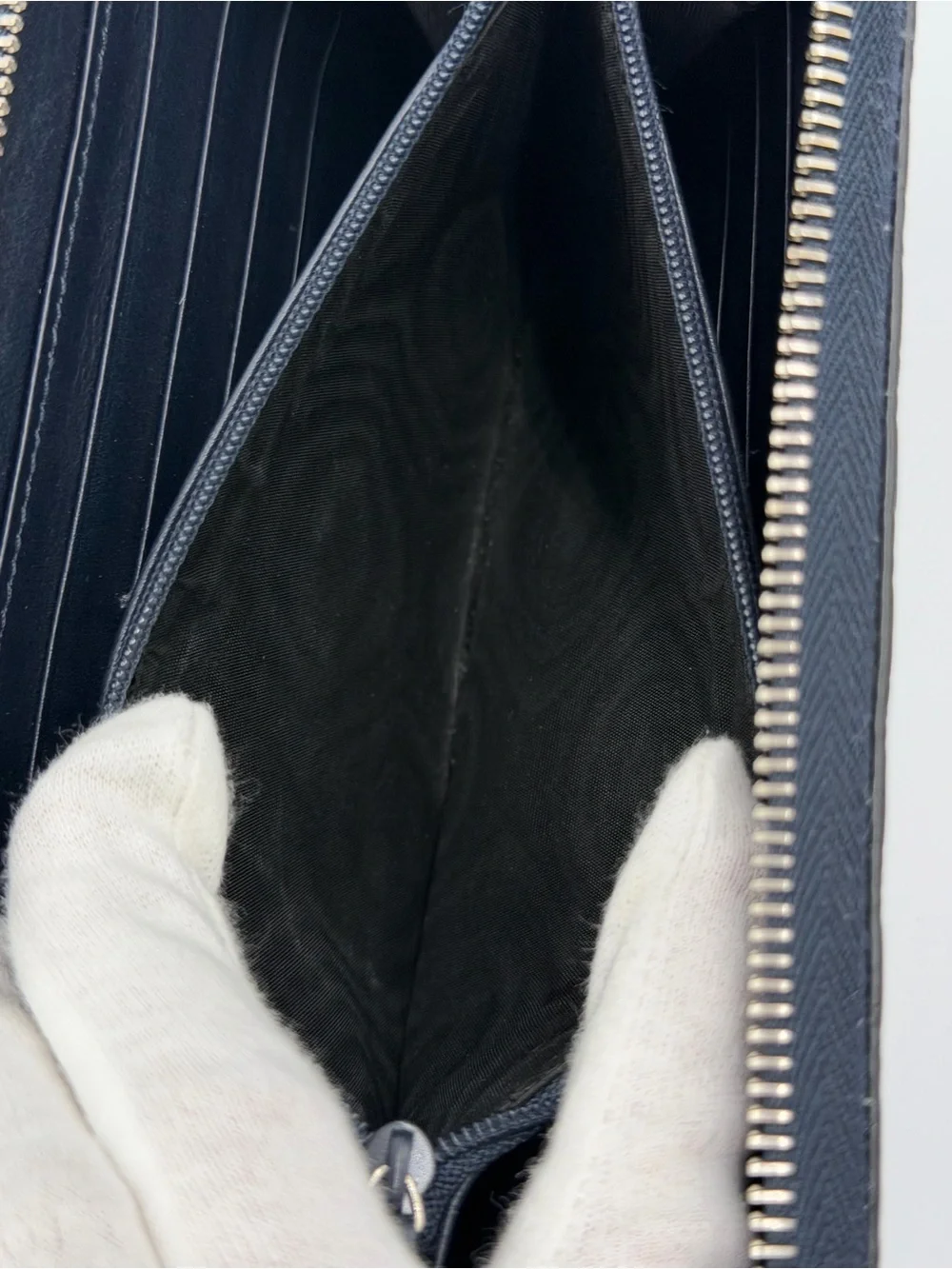 Gucci Navy Embossed GG Two Section Zip Around Leather Organizer Great Condition - Picture 9 of 16